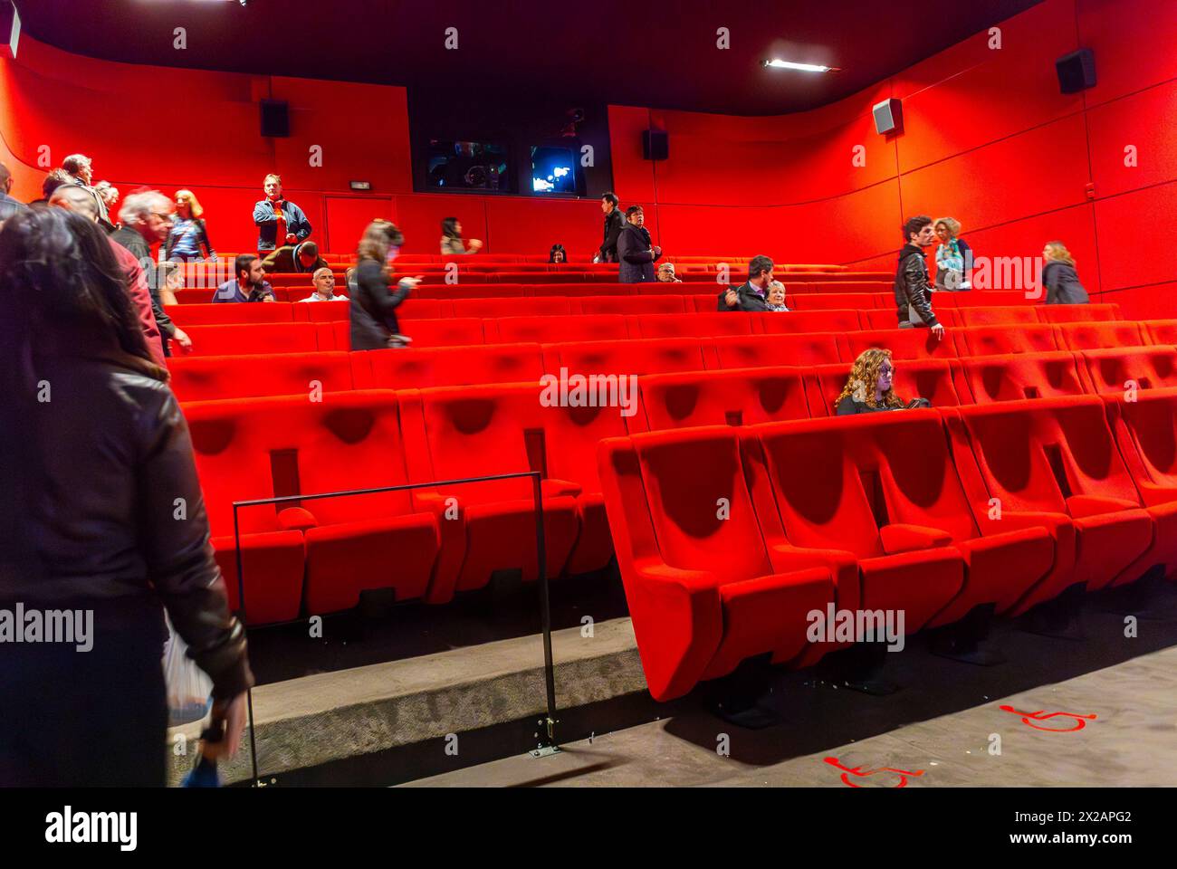 Parigi, Francia, anteriore, sedili per film francesi, vista grandangolare, cinema bibliotheque MK2, persone di media affluenza, pubblico all'interno, teatro Foto Stock