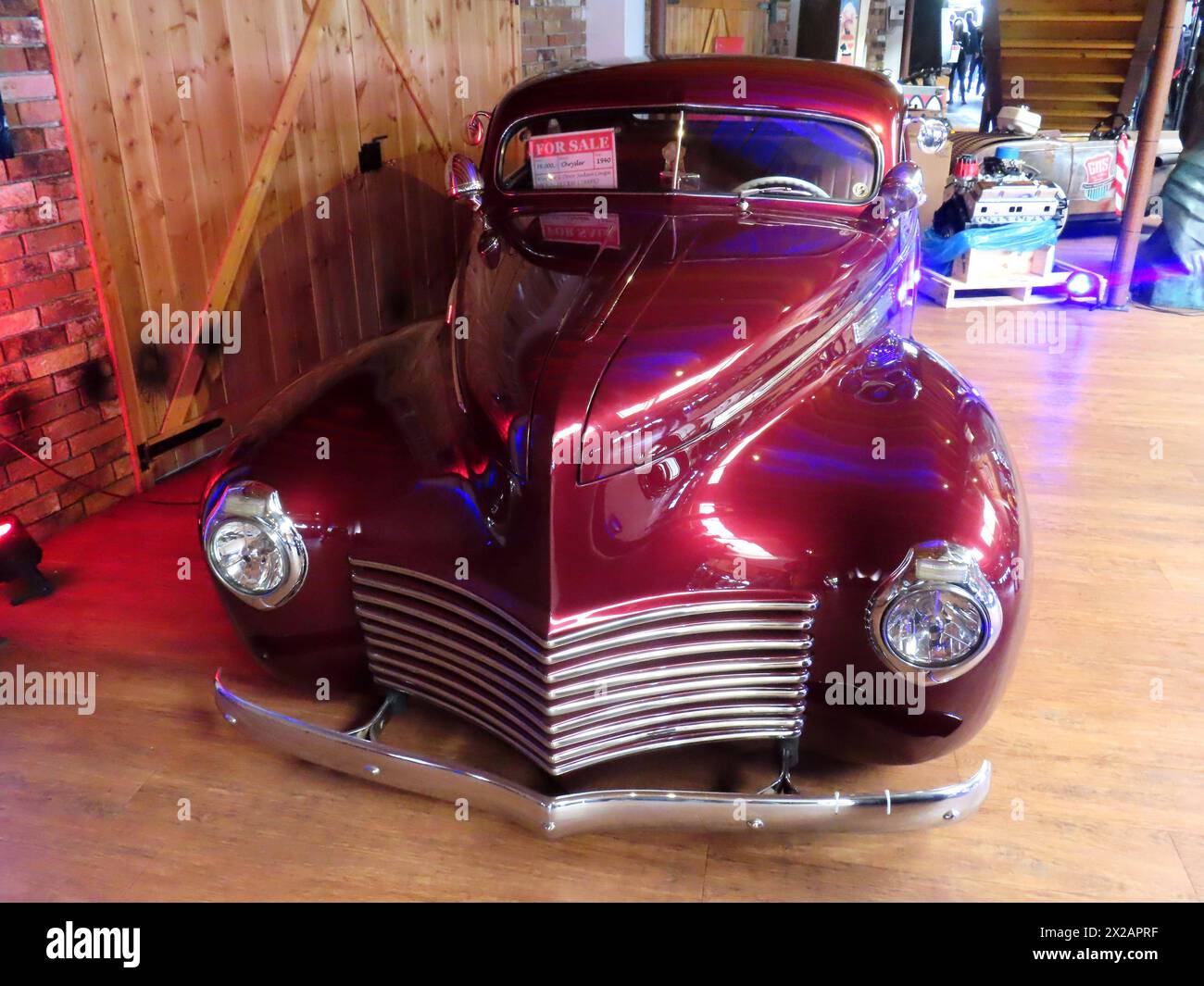 Blick auf ein Schmuckstueck der ganz besonderen Art - einen Chrysler Seadn als Coupe 2 tuerig, gesehen am CMS Eventtag 24.4.2024 a Langeenfeld Oldtimer Cars Chrysler Coupe Sedan 2-tuerig *** Vista di un gioiello molto speciale una Chrysler Seadn AS Coupe 2 Doors, visto all'evento CMS 24 4 2024 a Langeenfeld Oldtimer Cars Chrysler Coupé Sedan 2 porte Foto Stock