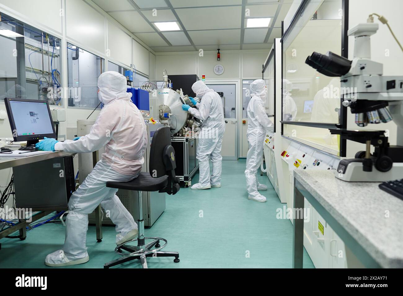 CNT deposizione di strato atomico / incisore a ioni reattivi Oxford Instruments. Camera bianca. Nanotecnologia. Laboratorio. CIC nanoGUNE nano Science Cooperative Res Foto Stock
