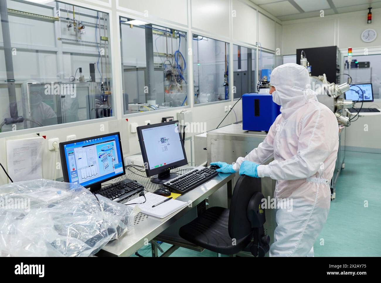 CNT deposizione di strato atomico / incisore a ioni reattivi Oxford Instruments. Camera bianca. Nanotecnologia. Laboratorio. CIC nanoGUNE nano Science Cooperative Res Foto Stock