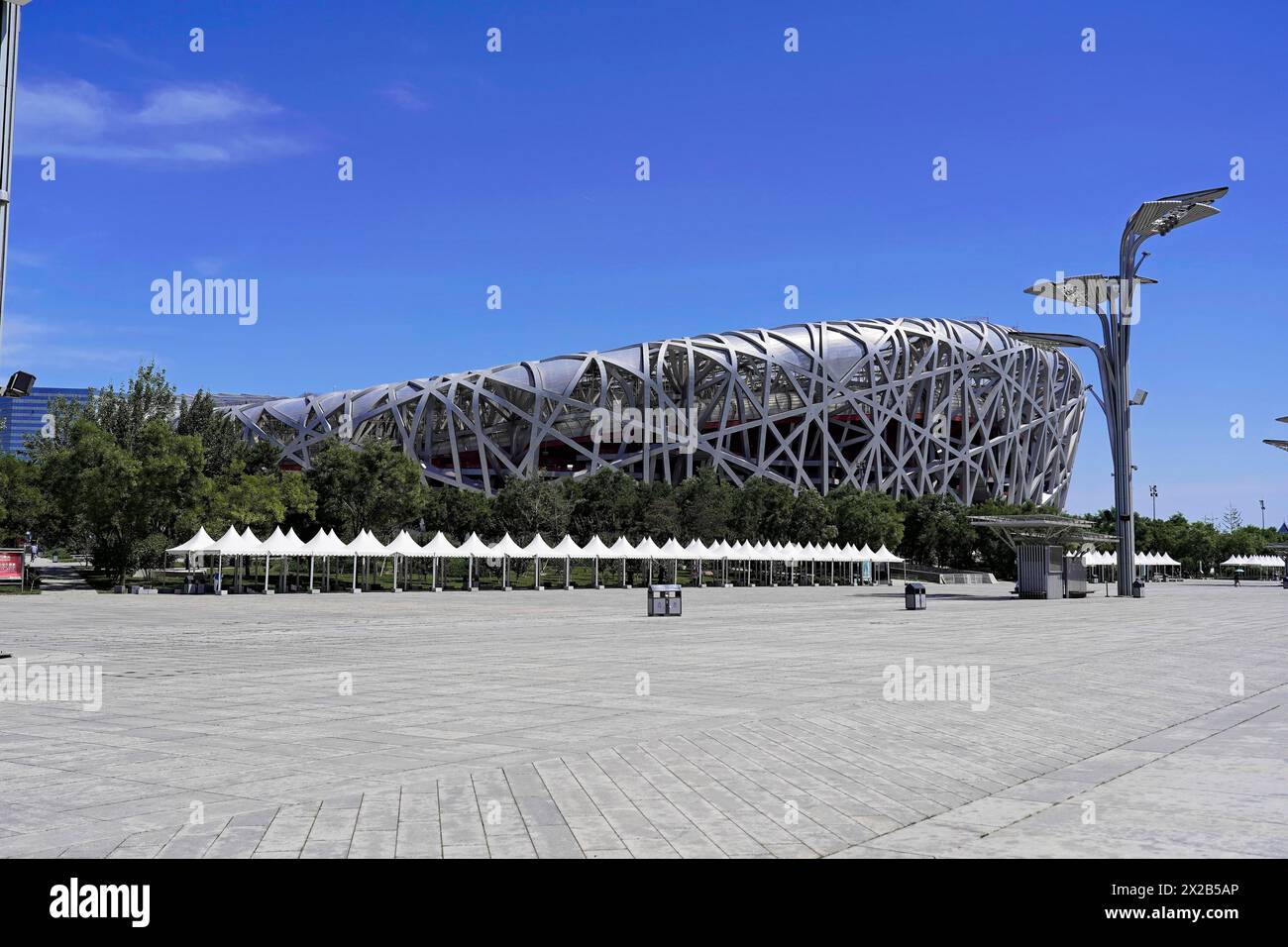 Pechino, Cina, Asia, Vista di uno stadio moderno con una complessa struttura esterna in metallo Foto Stock