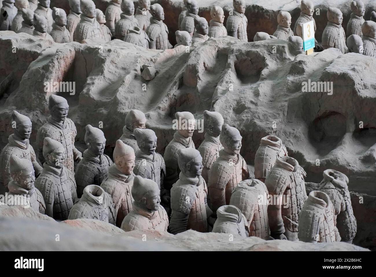 Figure dell'esercito di terracotta, Xian, provincia di Shaanxi, Cina, Asia, vista dettagliata dei soldati di terracotta in uno scavo, Xian, provincia di Shaanxi Foto Stock
