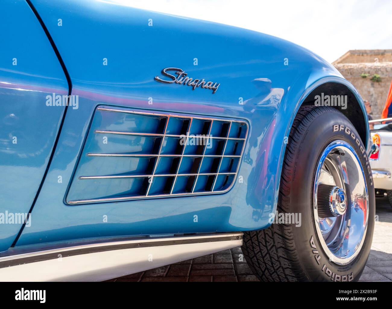 Blue Chevrolet Corvette Stingray, Paphos Classic Vehicle Club Harbour Show, Paphos, Cipro Foto Stock