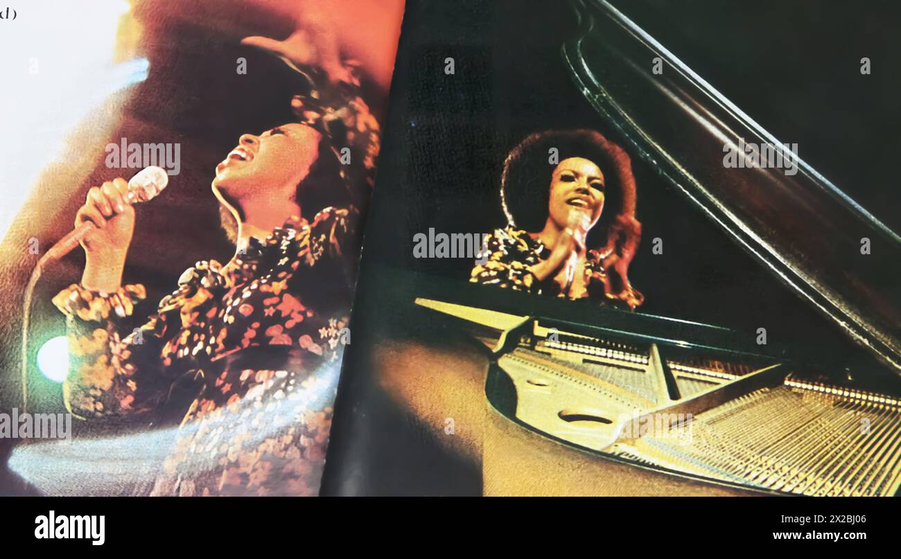 Viersen, Germania - 5 aprile. 2024: Closeup della cantante soul Roberta Flack copertina dell'album Killing me Softly del 1973 Foto Stock