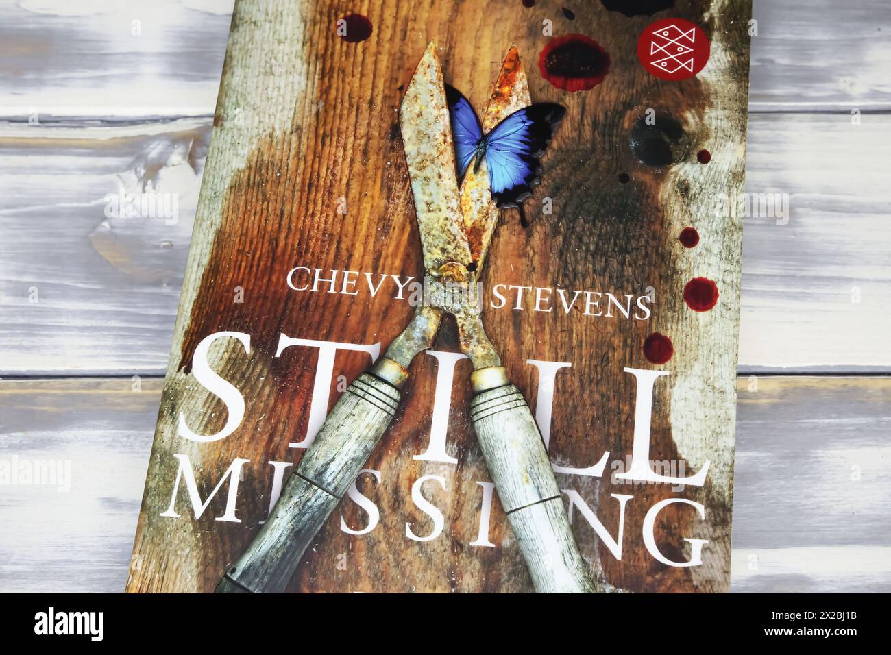 Viersen, Germania - 9 aprile. 2024: Closeup della copertina del libro thriller di Chevy Stevens ancora mancante Foto Stock