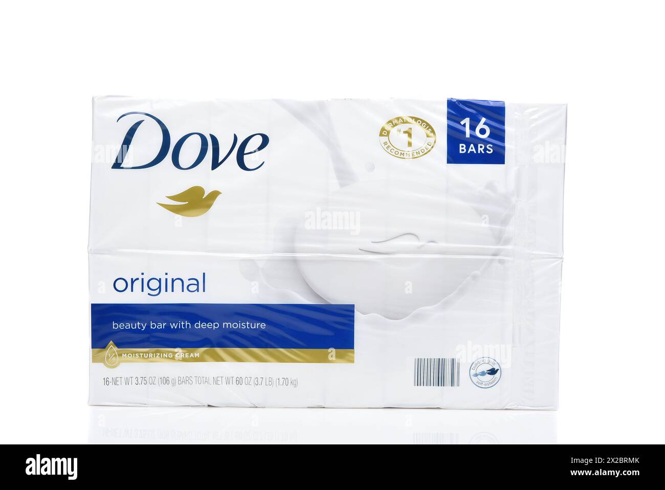 IRVINE, CALIFORNIA - 20 aprile 2024: Un pacchetto da 16 bar di dove Beauty Bar. Foto Stock