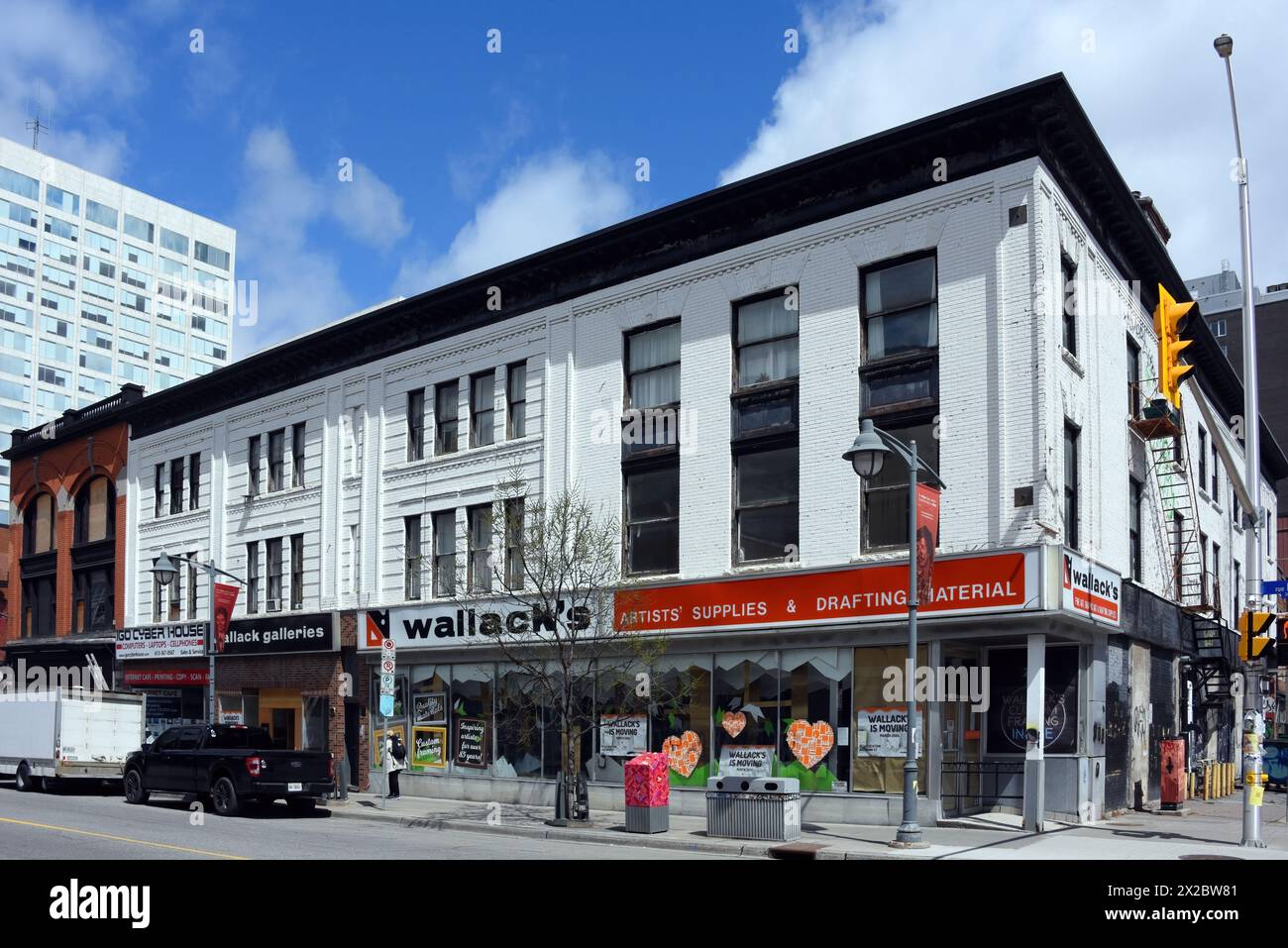 Ottawa, Canada – 21 aprile 2024: Wallacks Artists Supplies and Drawing Material è un appuntamento fisso di Bank Street da nove decenni. E' la forza Foto Stock