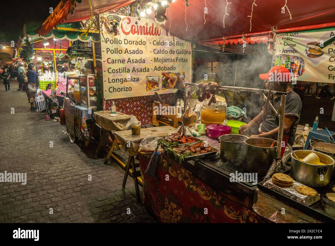 Vendita di cibo a città del Guatemala per la celebrazione Virgen of Guadalupe Central Park Foto Stock