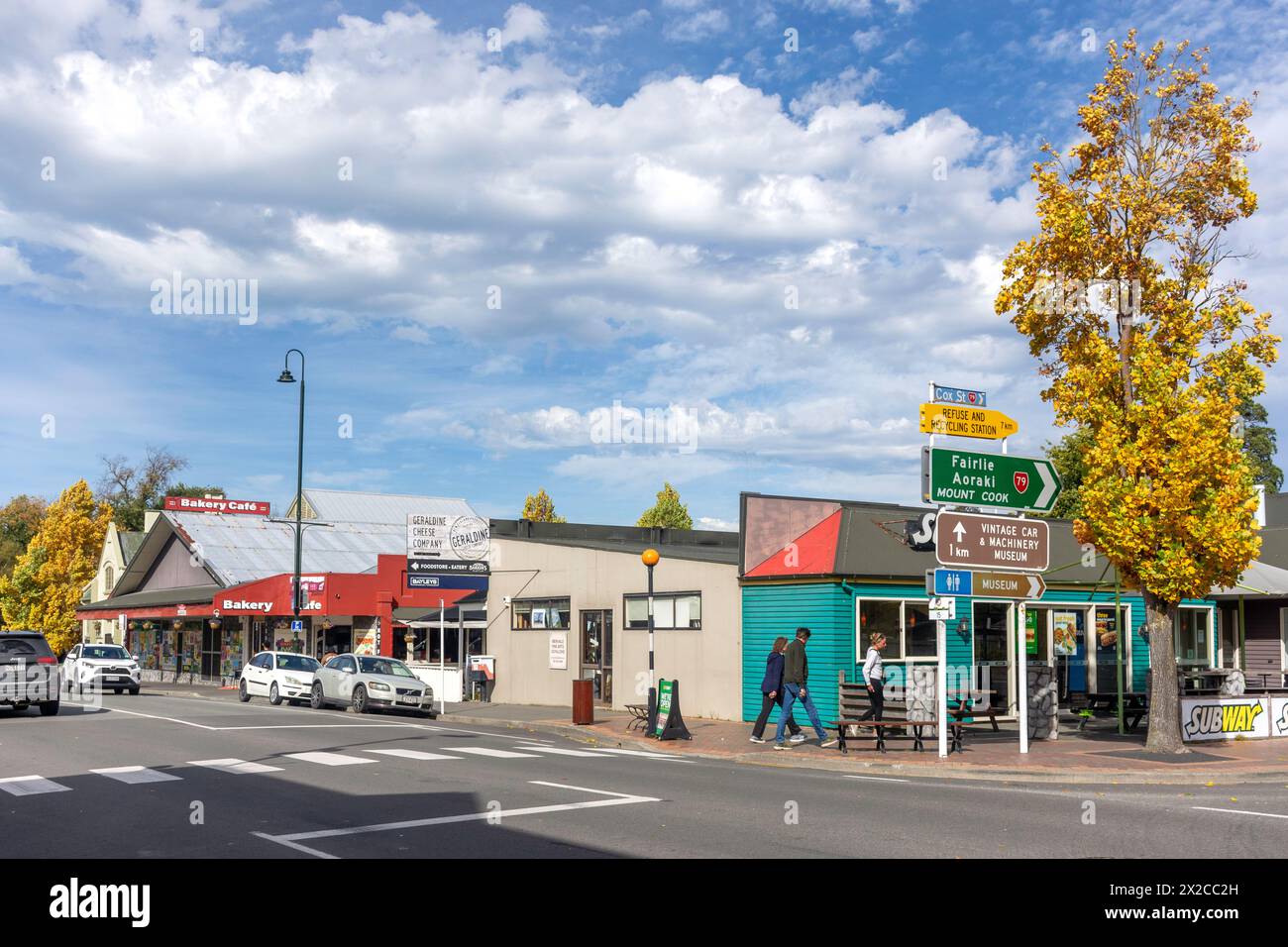 Centro città in autunno, Talbot Street, Geraldine, Canterbury Region, South Island, nuova Zelanda Foto Stock