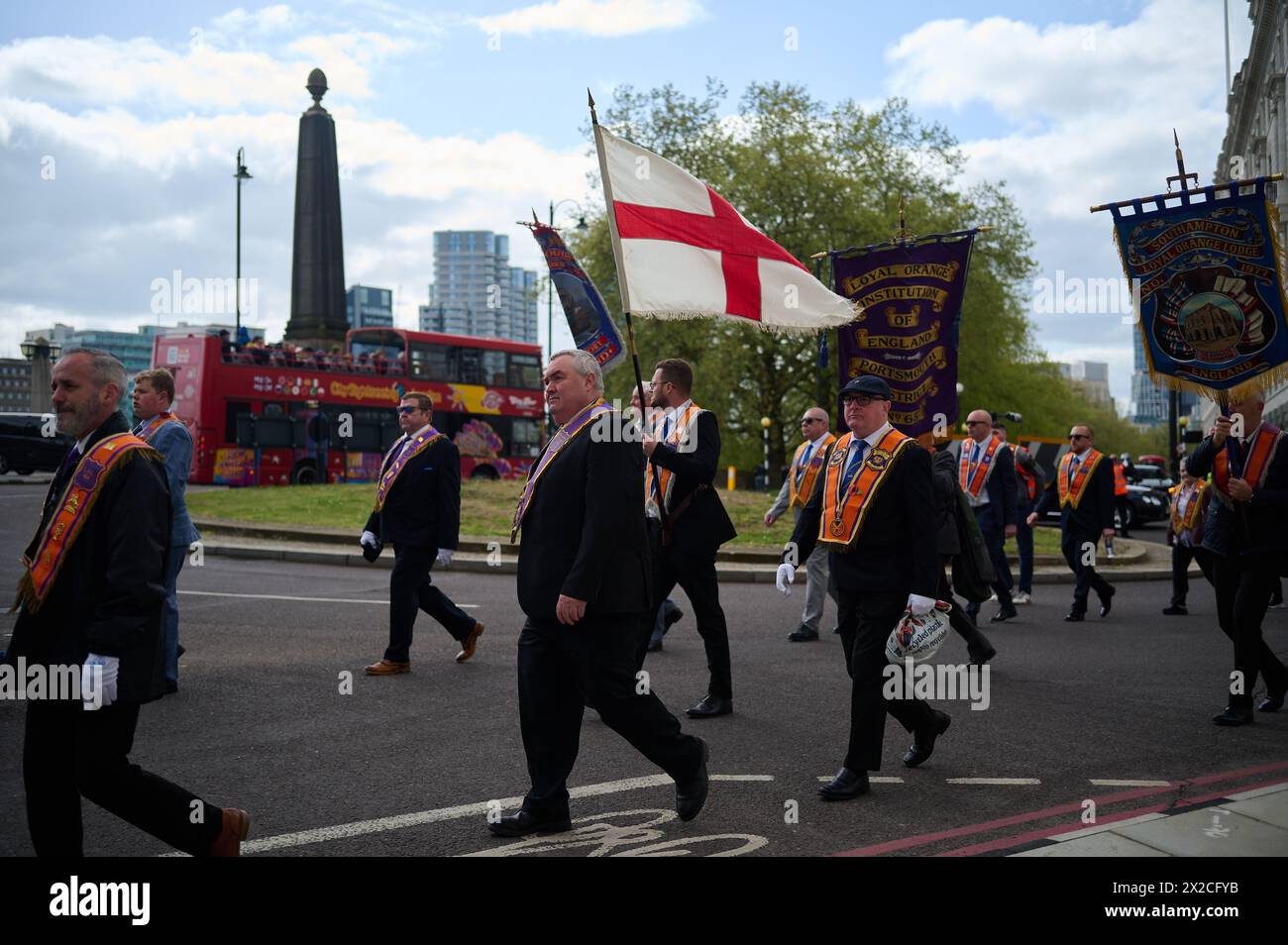 20 aprile 2024 Londra Regno Unito - marcia della Loyal Orange Institution of England e di altre Orange Lodges lungo Millbank a Londra Foto Stock
