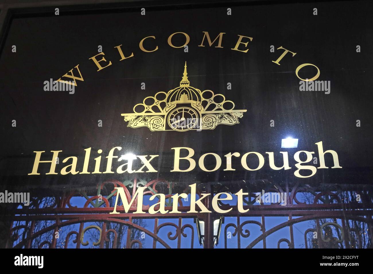 Ingresso al mercato di Halifax Borough, 19 Albion St, West Yorkshire, Inghilterra, HX1 1DU Foto Stock