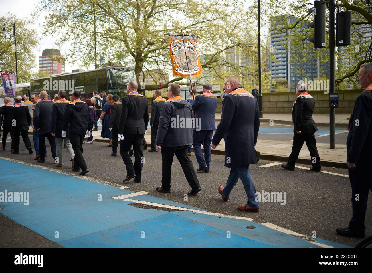 20 aprile 2024 Londra Regno Unito - marcia della Loyal Orange Institution of England e di altre Orange Lodges lungo Millbank a Londra Foto Stock