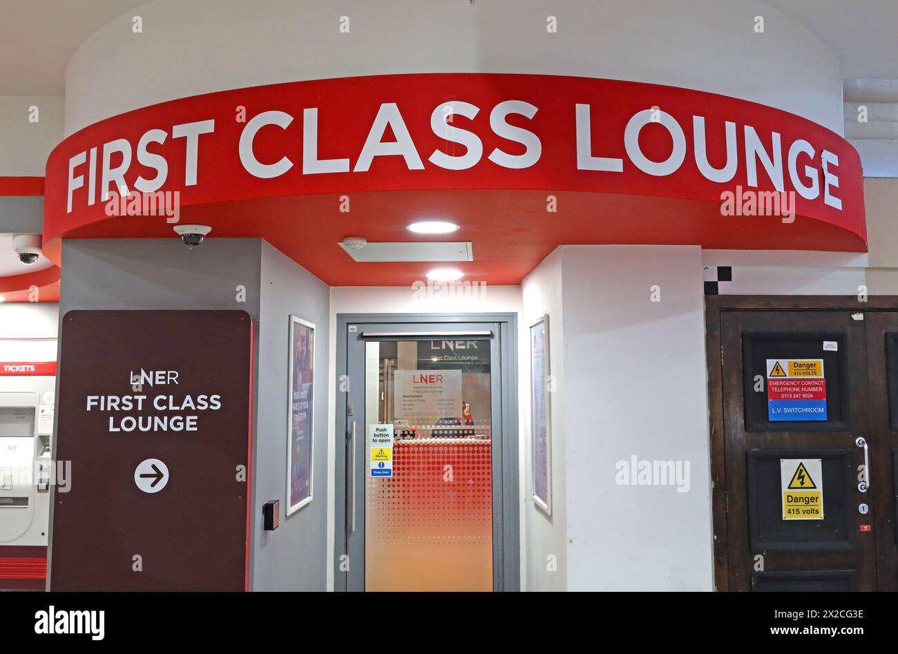 LNER First Class Lounge per viaggiatori in treno con biglietti di prima classe, stazione ferroviaria di Leeds, West Yorkshire, Inghilterra, LS1 4DY Foto Stock