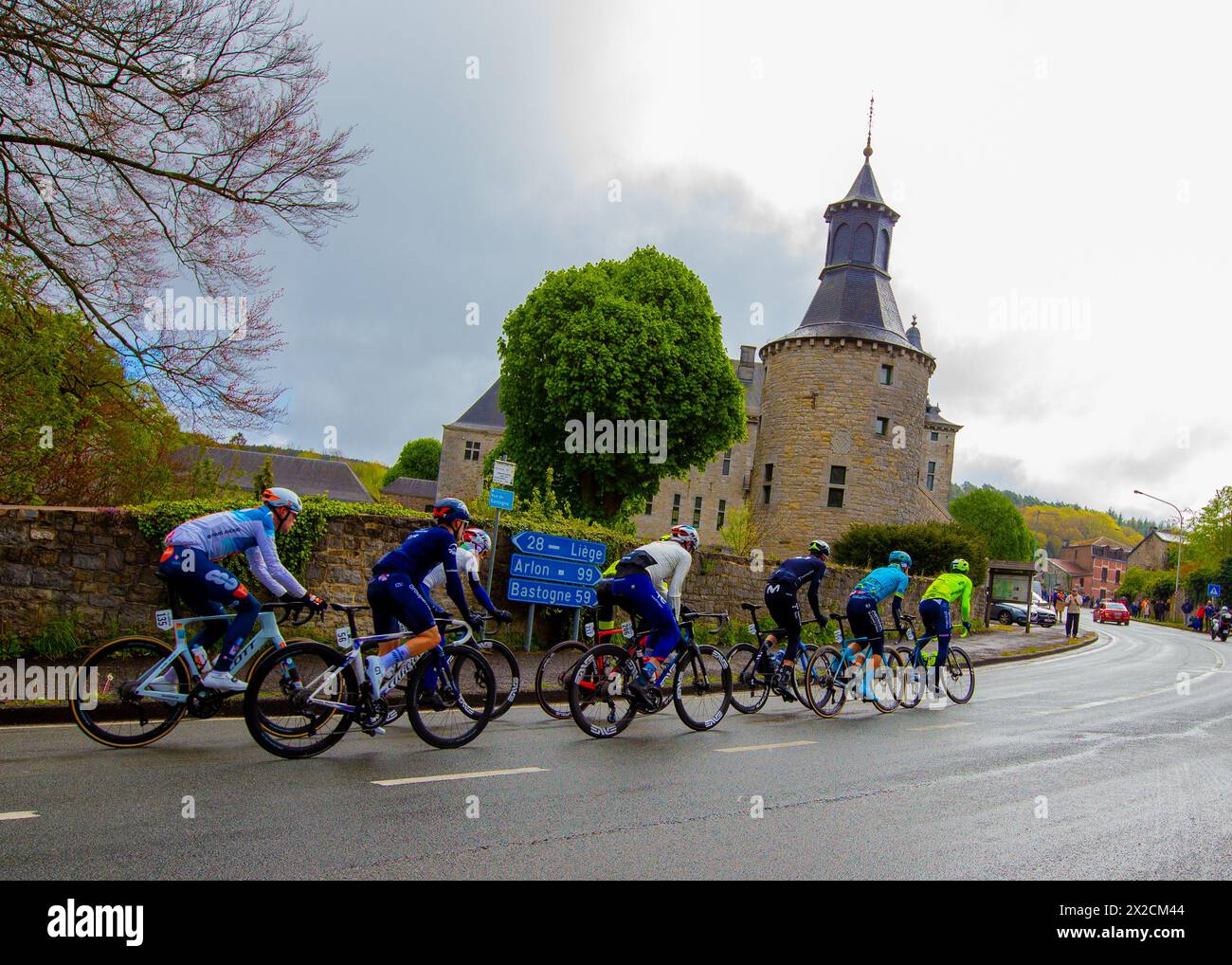 Liegi, Belgio, 21 aprile 2024, LILIAN CALMEJANE (intermarché - Wanty, e Christian scaroni (Astana Qazaqstan Team) guidano il primo break in Harze durante Liegi Bastonge Liegi, Belgio, 21 aprile 2024, Credit:Chris Wallis/Alamy Live News Foto Stock