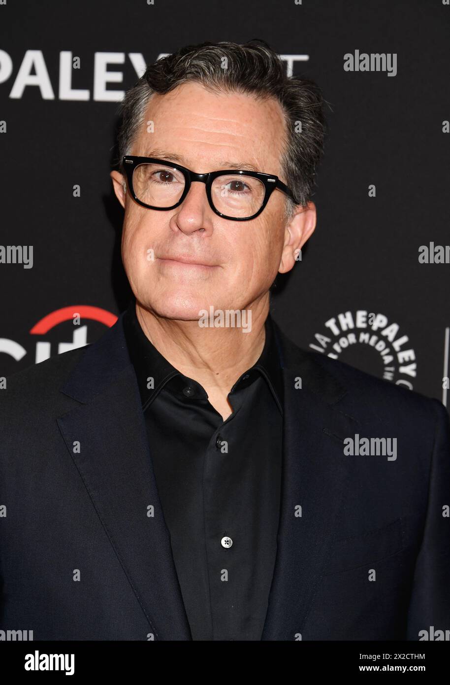 HOLLYWOOD, CALIFORNIA - 21 APRILE: Stephen Colbert arriva al Paley Fest LA 2024 - "The Late Show with Stephen Colbert" al Dolby Theatre il 2 aprile Foto Stock