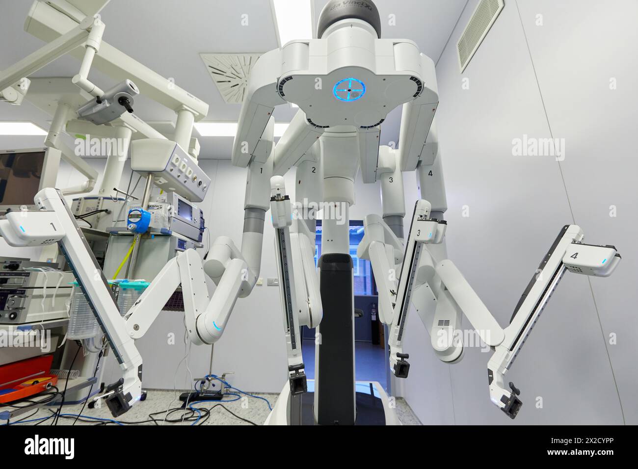 Trattamento chirurgico del cancro alla prostata, prostatectomia radicale, robot chirurgico da Vinci, urologia, chirurgia, sala operatoria, ospedale Onkologikoa, Oncolog Foto Stock