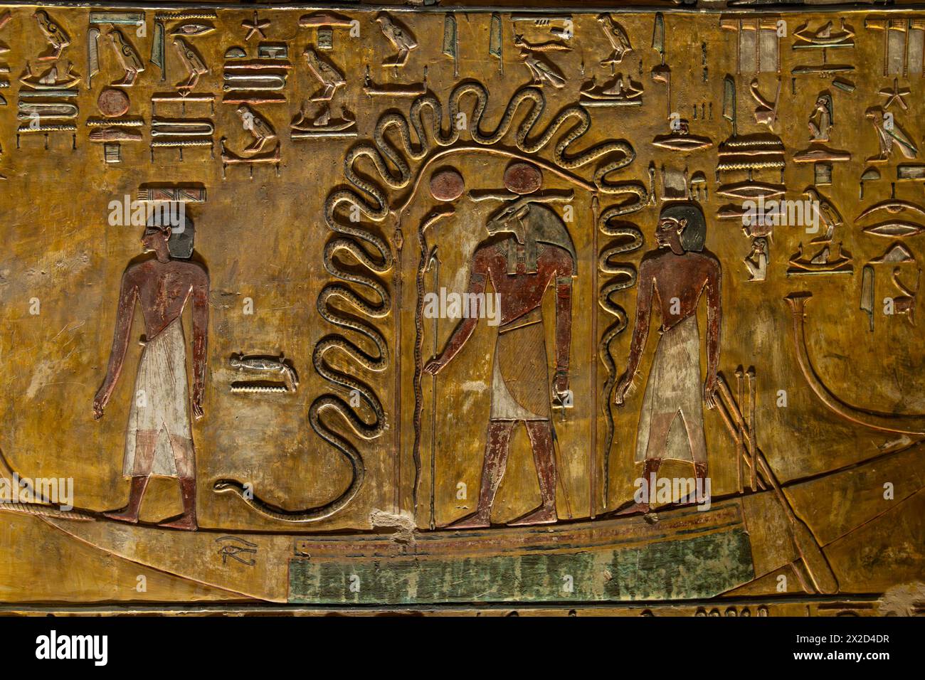 Luxor, Egitto - novembre 25 2023: Vista interna del famoso Seti, la prima tomba decorata con figure di dei e geroglifici nella valle di Foto Stock