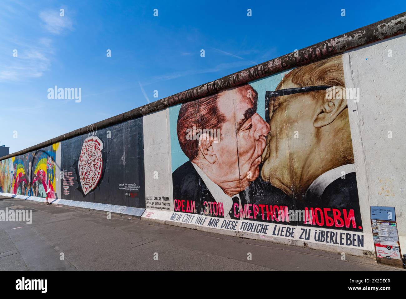 "Mio Dio, aiutami a sopravvivere a questo amore mortale" alla East Side Gallery di Berlino, Germania Foto Stock
