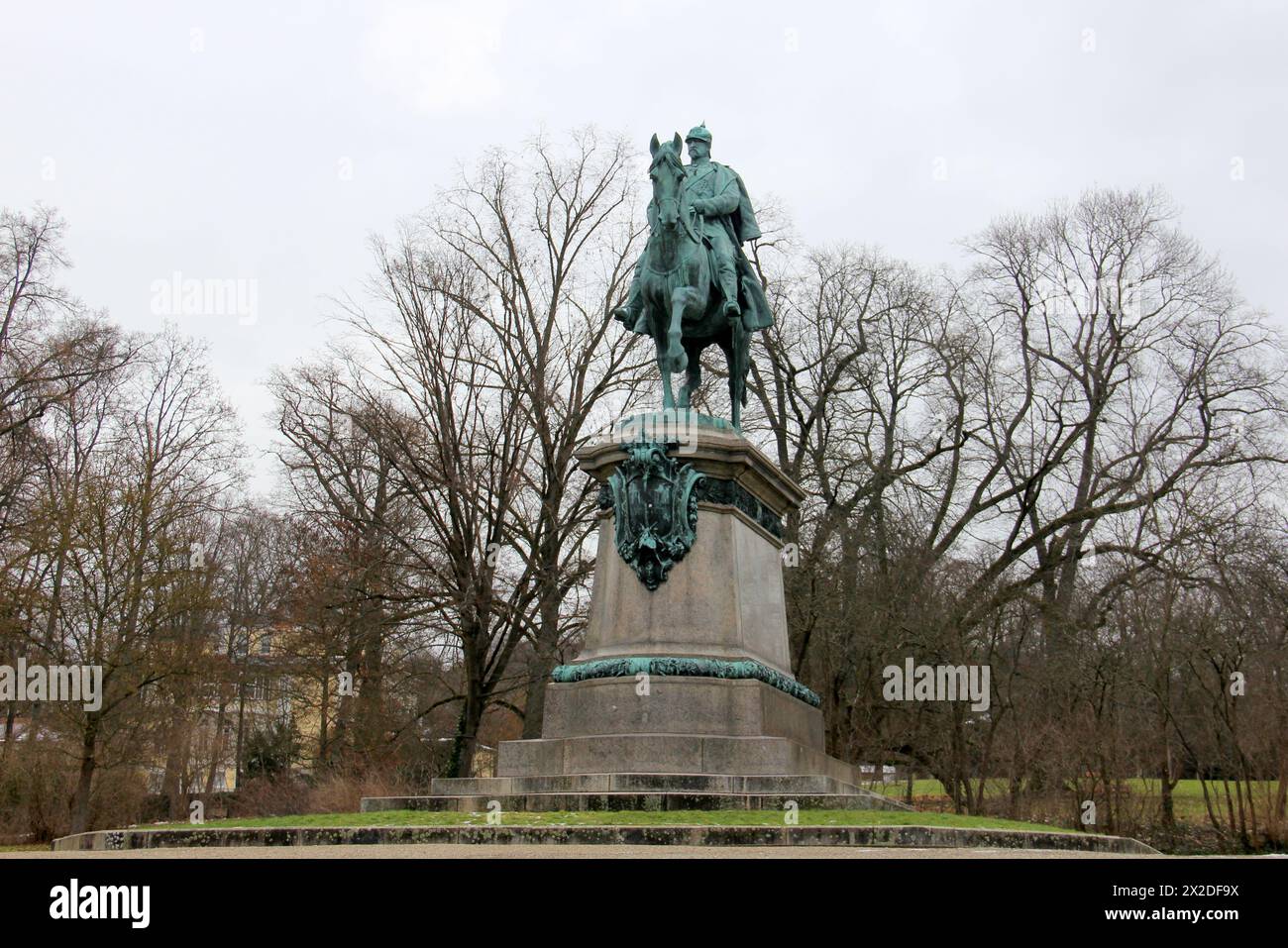 Statua equestre di Herzog Ernst II, opera scultorea di Gustav Eberlein, installata nel 1899, a Hofgarten di fronte a Schlossplatz, Coburgo, Germania Foto Stock