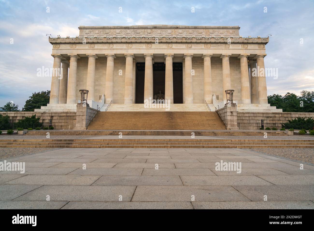 Il Lincoln Memorial, Monumento a Washington, D.C., Stati Uniti, onora il sedicesimo presidente degli Stati Uniti, Abraham Lincoln Foto Stock