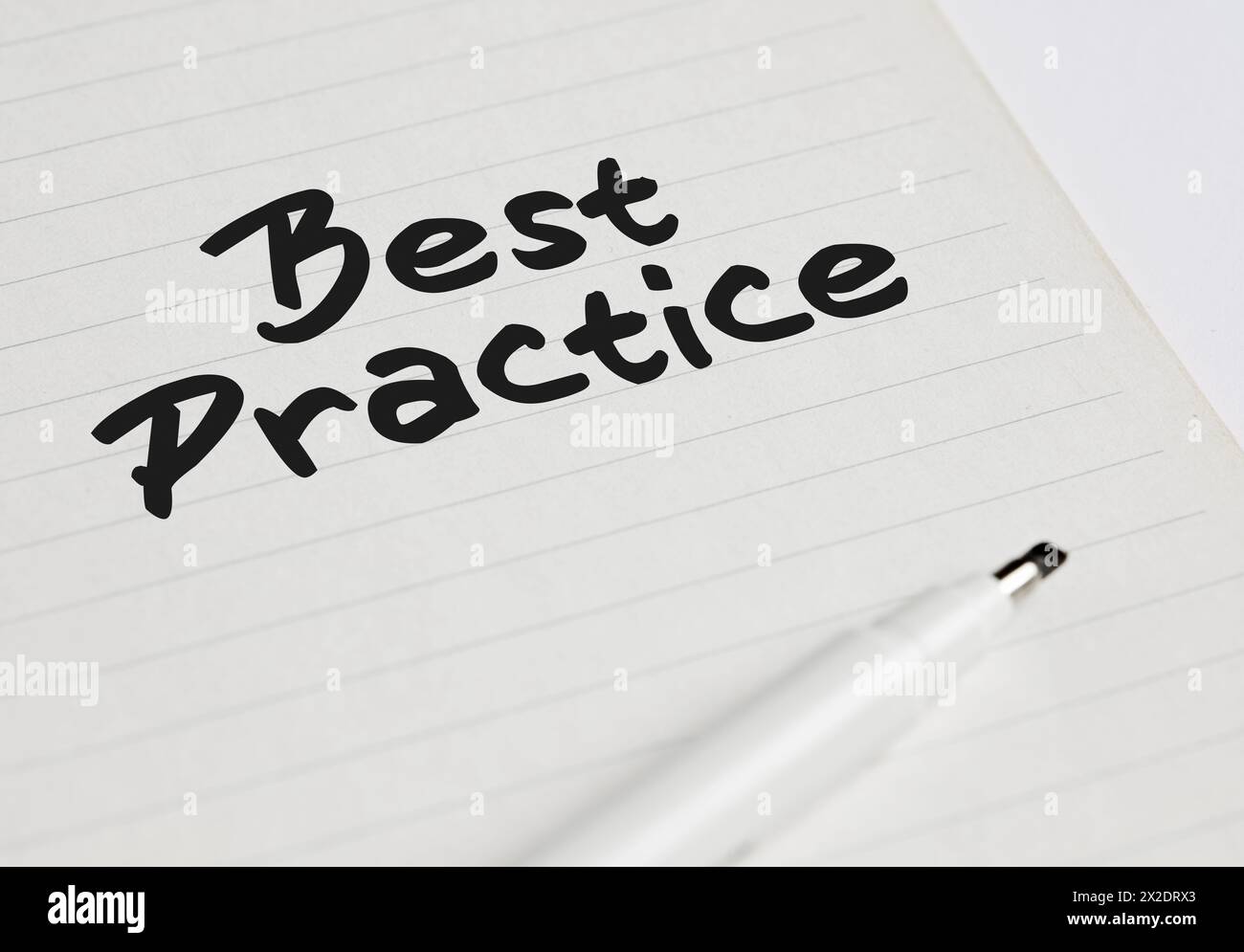 BEST practice scritta su un notebook con pennarello. Procedure commerciali o professionali accettate come corrette o più efficaci. Foto Stock