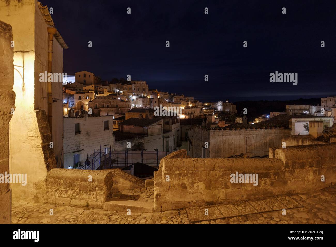 Città di Matera di notte, Sassi di Matera, Basilicata, Italia Foto Stock