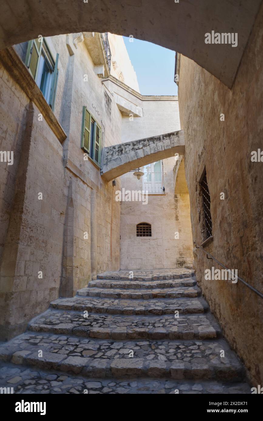Via nel centro storico di Matera, Basilicata, Italia. Sito patrimonio dell'umanità dell'UNESCO Foto Stock
