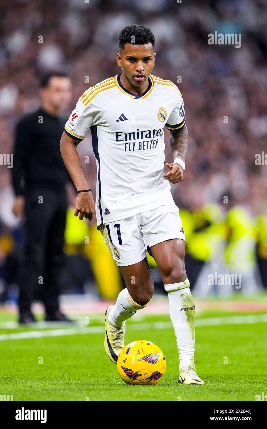 Rodrygo va al Real Madrid durante la partita di calcio della Liga spagnola tra il Real Madrid e il Barcellona il 21 aprile 2024 allo stadio Santiago Bernabeu di Madrid, Spagna Foto Stock