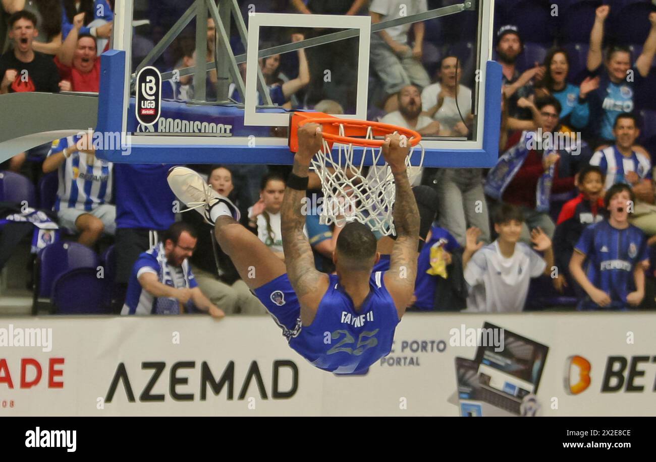 Porto, 04/20/2024 - il Futebol Clube do Porto ha ospitato lo Sporting Clube de Portugal questo pomeriggio, presso la Pavilhão do Dragão Arena, in una partita che conta per il 21° turno - Liga Portuguesa Basquetebol - 2023/2024. Phil Fayne. (José Carmo / Global Imagens) Foto Stock
