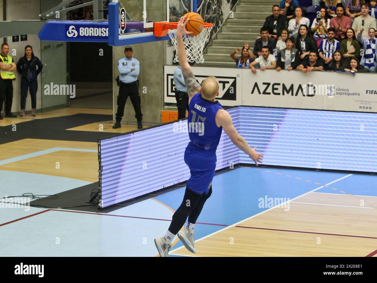 Porto, 04/20/2024 - il Futebol Clube do Porto ha ospitato lo Sporting Clube de Portugal questo pomeriggio, presso la Pavilhão do Dragão Arena, in una partita che conta per il 21° turno - Liga Portuguesa Basquetebol - 2023/2024. Tanner Omlid. (José Carmo / Global Imagens) Foto Stock