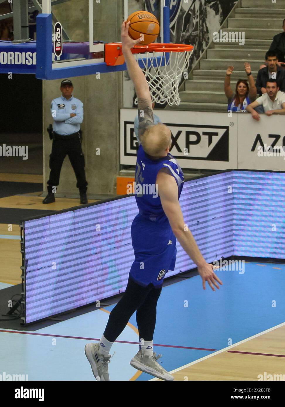Porto, 04/20/2024 - il Futebol Clube do Porto ha ospitato lo Sporting Clube de Portugal questo pomeriggio, presso la Pavilhão do Dragão Arena, in una partita che conta per il 21° turno - Liga Portuguesa Basquetebol - 2023/2024. Tanner Omlid. (José Carmo / Global Imagens) Foto Stock