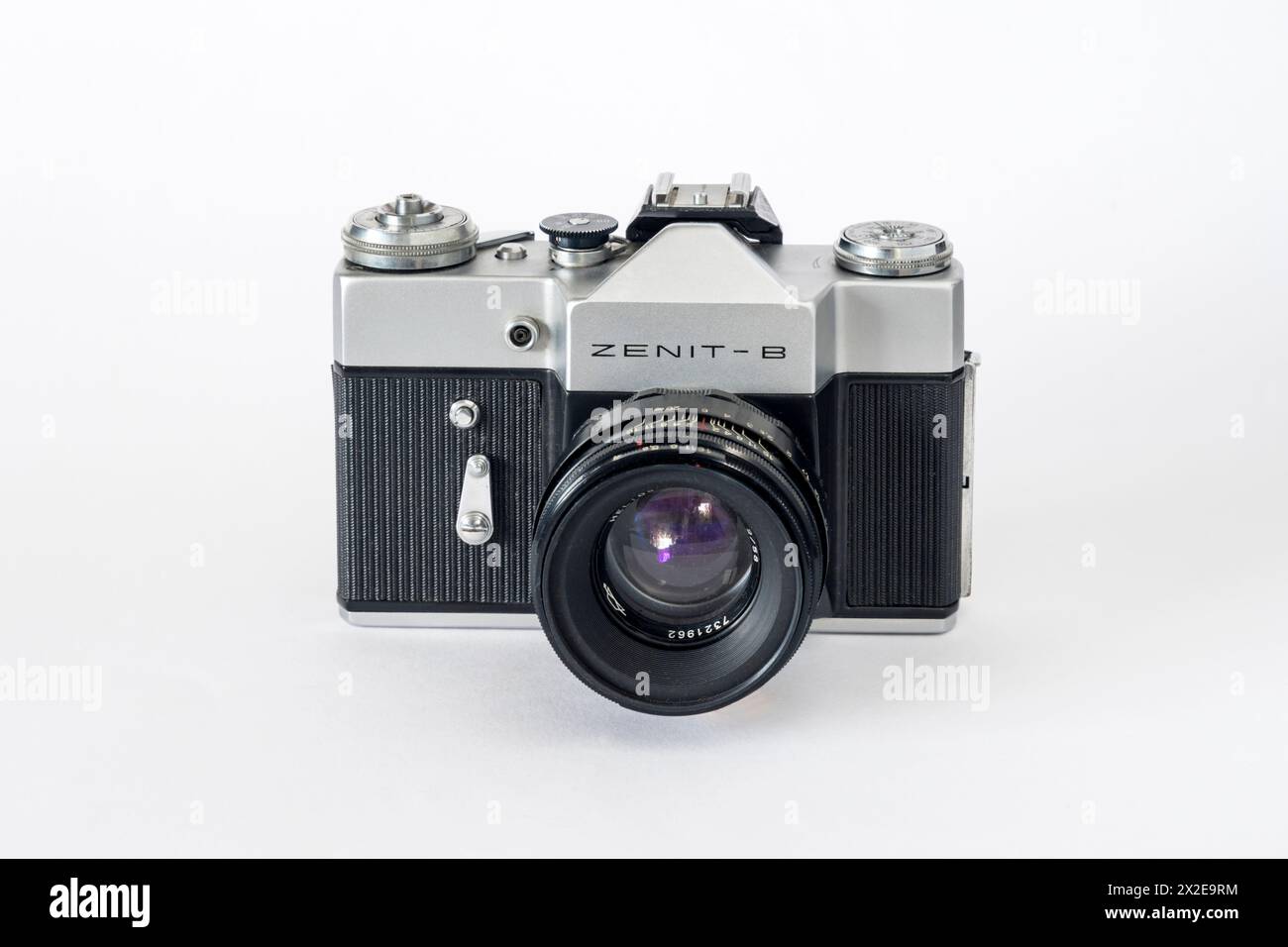Una fotocamera reflex a pellicola russa Zenit-B o Zenith-B da 35 mm con obiettivo standard f2 Helios-44 da 58 mm. Prodotto tra il 1968 e il 1977. Foto Stock