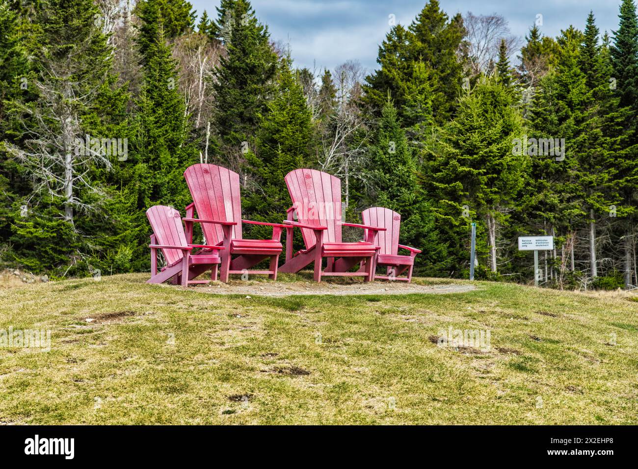 Red Chairs - punto panoramico nel Fundy National Park, New Brunswick Foto Stock