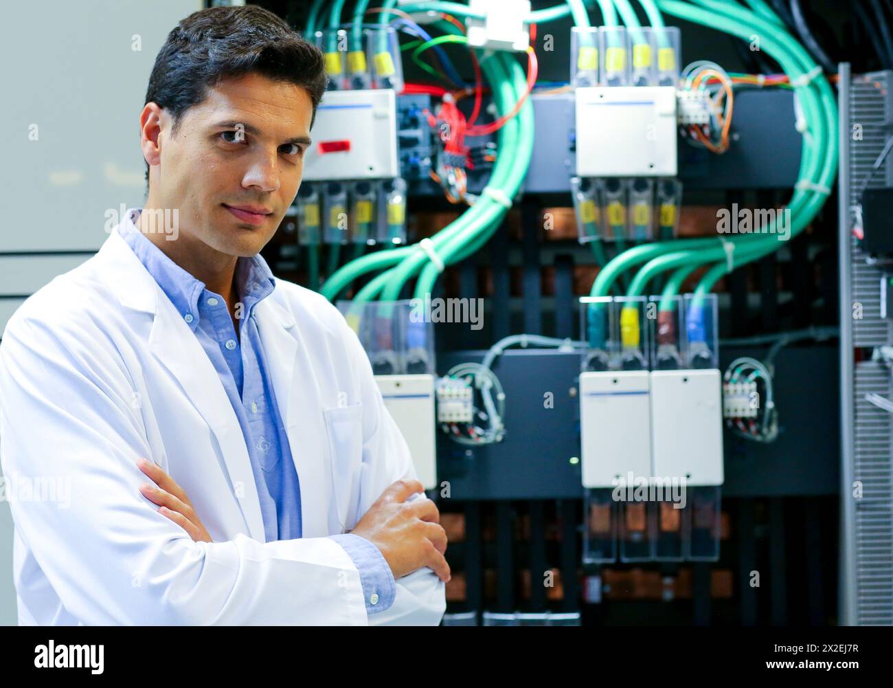 Ricercatore. Micro rete a bassa tensione. Servizi di test e certificati per Smart Grid e Smart Meter. Certificazione di Power Electronics Equipmen Foto Stock