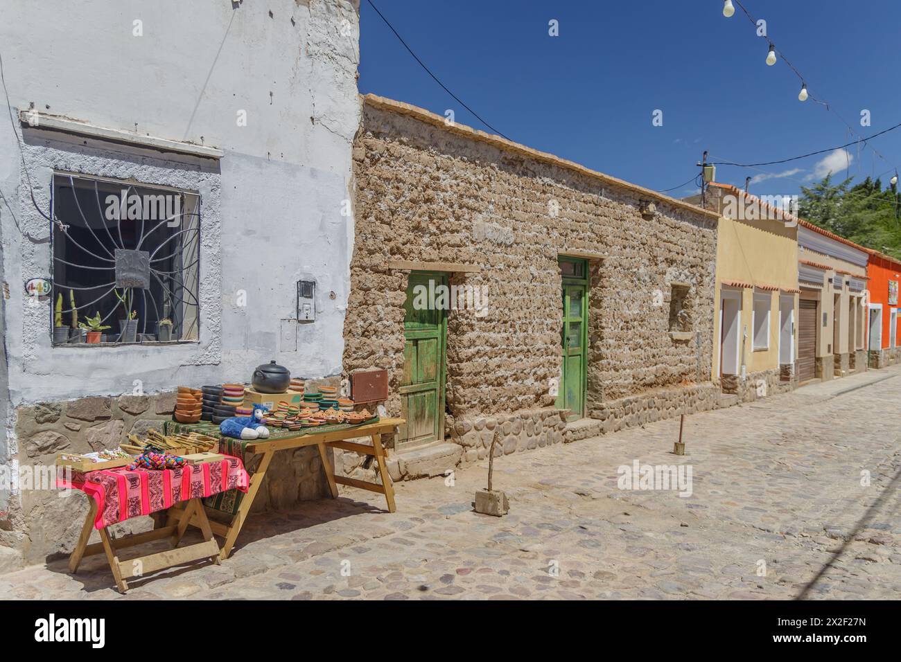 Bancarelle di artigianato in una strada di Humahuaca, provincia di Jujuy, Argentina. Foto Stock
