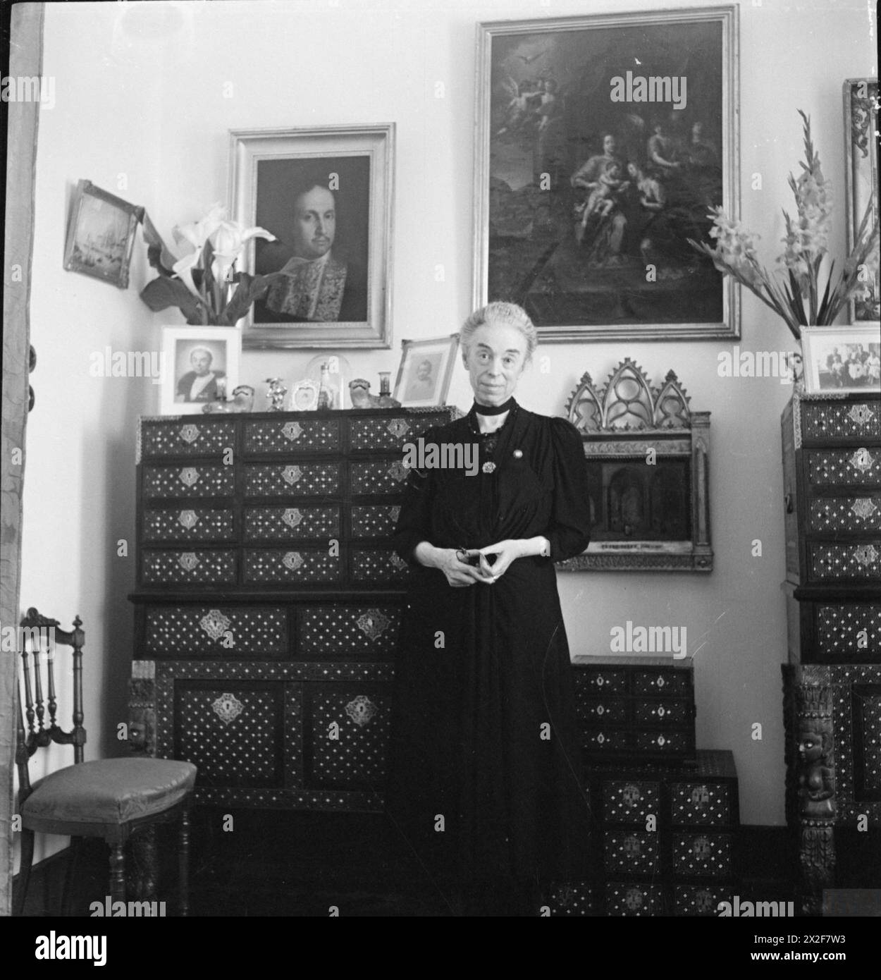 Cecil Beaton ha catturato immagini del Medio Oriente tra febbraio e luglio 1942, compresi paesaggi, centri urbani e attività culturali durante la seconda guerra mondiale Foto Stock Cecil Beaton ha catturato immagini del Medio Oriente tra febbraio e luglio 1942, compresi paesaggi, centri urbani e attività culturali durante la seconda guerra mondiale Foto Stock