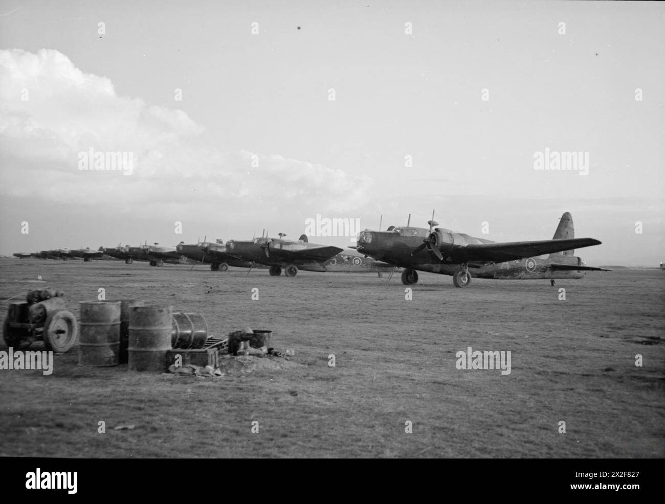 La Royal Air Force operò bombardieri Vickers Wellington Mark III e Mark X con il No. 40 Squadron a Foggia Main, in Italia, conducendo missioni sull'Italia, i Balcani e il Sud-est Europa dal 1944 al 1945. Foto Stock