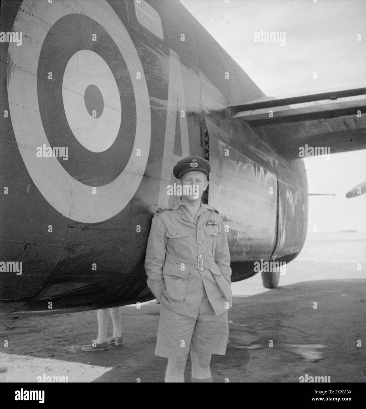 Cecil Beaton fotografò paesaggi, persone e scene culturali in Medio Oriente da febbraio a luglio 1942, registrando la vita quotidiana e l'architettura. Foto Stock Cecil Beaton fotografò paesaggi, persone e scene culturali in Medio Oriente da febbraio a luglio 1942, registrando la vita quotidiana e l'architettura. Foto Stock