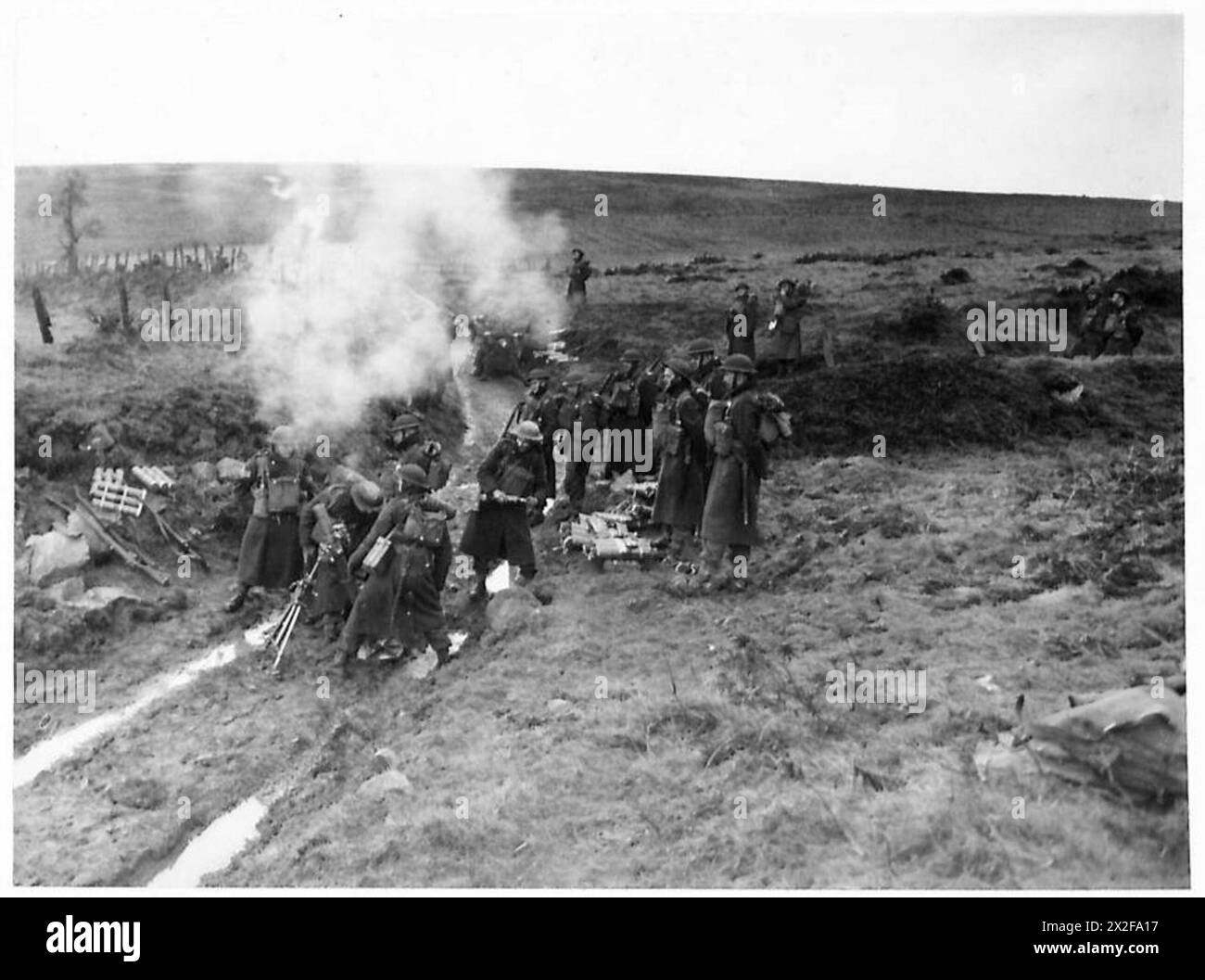 Una sezione mortai dell'esercito ceco conduce esercitazioni di fuoco in diretta su un raggio sotto il comando occidentale dell'esercito britannico. Foto Stock