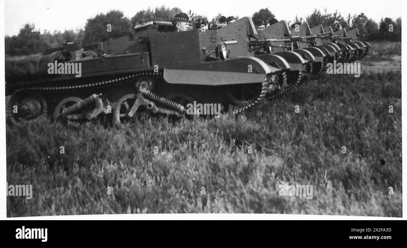 I portacannoni Bren dell'esercito britannico partecipano a un esercizio di addestramento, dimostrando mobilità e capacità corazzate leggere durante i preparativi bellici. Foto Stock