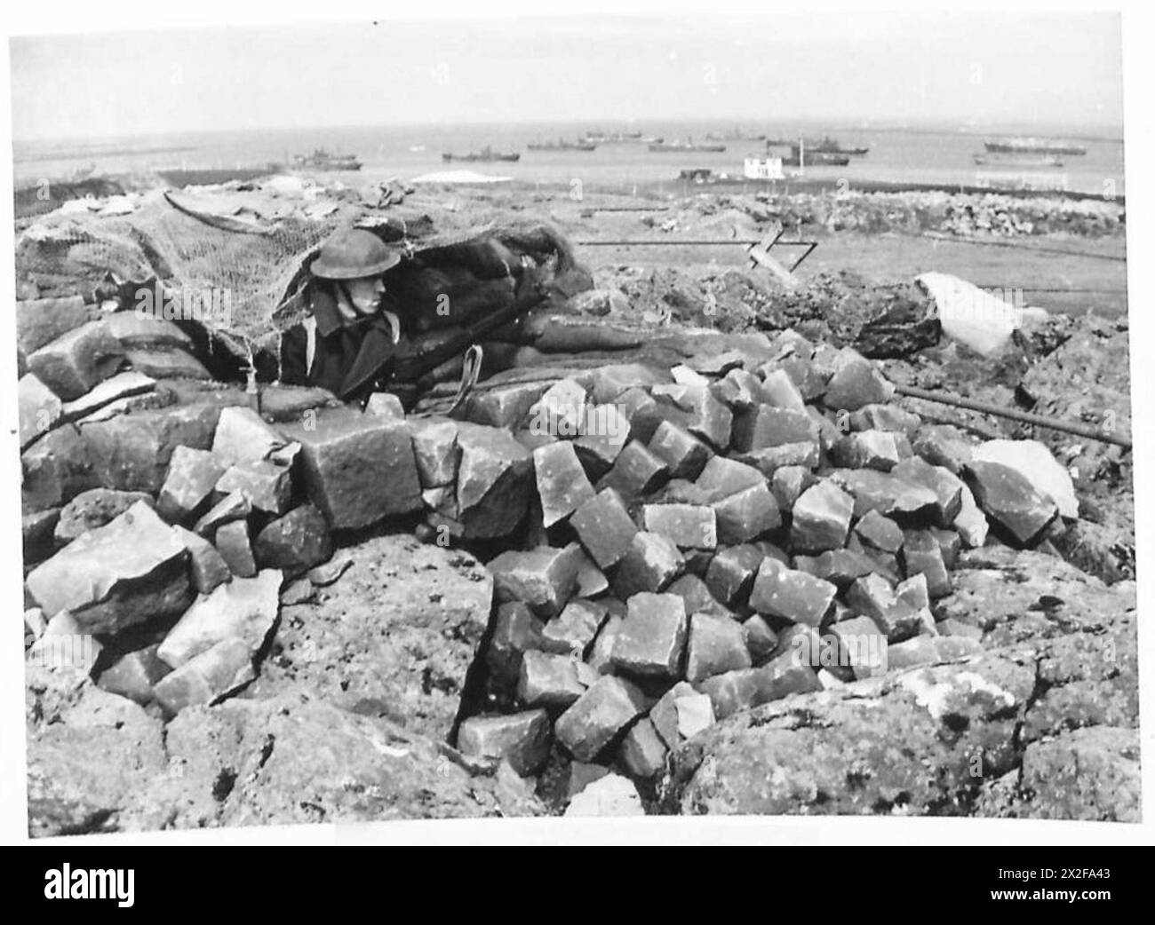 Un soldato canadese dell'esercito britannico mans un posto di mitragliatrice in Islanda durante la seconda guerra mondiale, parte di operazioni difensive congiunte britanniche e canadesi. Foto Stock