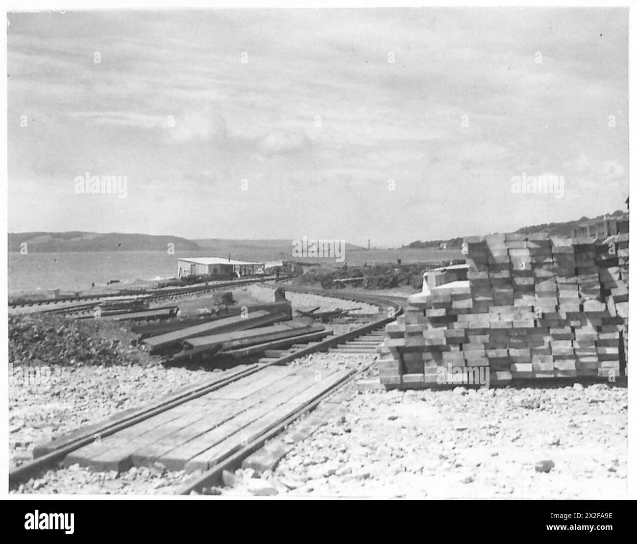 Le unità ingegneristiche dell'esercito britannico svolgono lavori di costruzione a Lock Ryan, Wigtownshire, costruendo strutture portuali come parte di un progetto di sviluppo logistico. Foto Stock