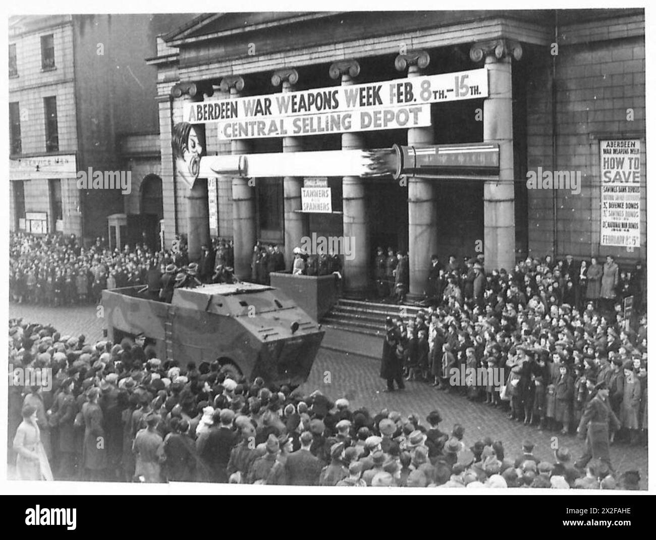 Un veicolo da combattimento corazzato viene esposto durante la parata della Aberdeen War Weapons Week, che illustra l'equipaggiamento militare, l'impegno pubblico e la raccolta fondi in tempo di guerra. Foto Stock
