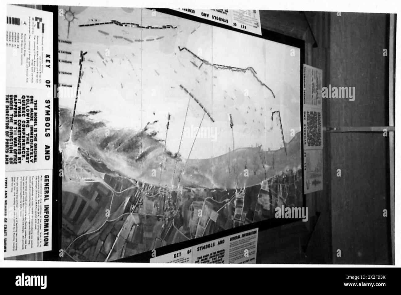 La mostra Mulberry al Port Arromanches di Londra mostra i risultati ingegneristici e logistici dell'esercito britannico durante le operazioni. Foto Stock