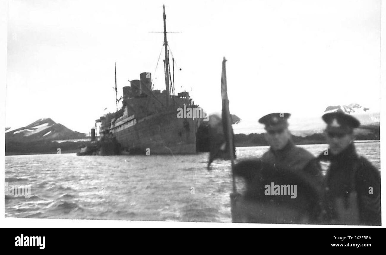 Le forze britanniche conducono operazioni a Green Harbour durante il raid di Spitzbergen, illustrando la spedizione artica e lo spiegamento militare. Foto Stock