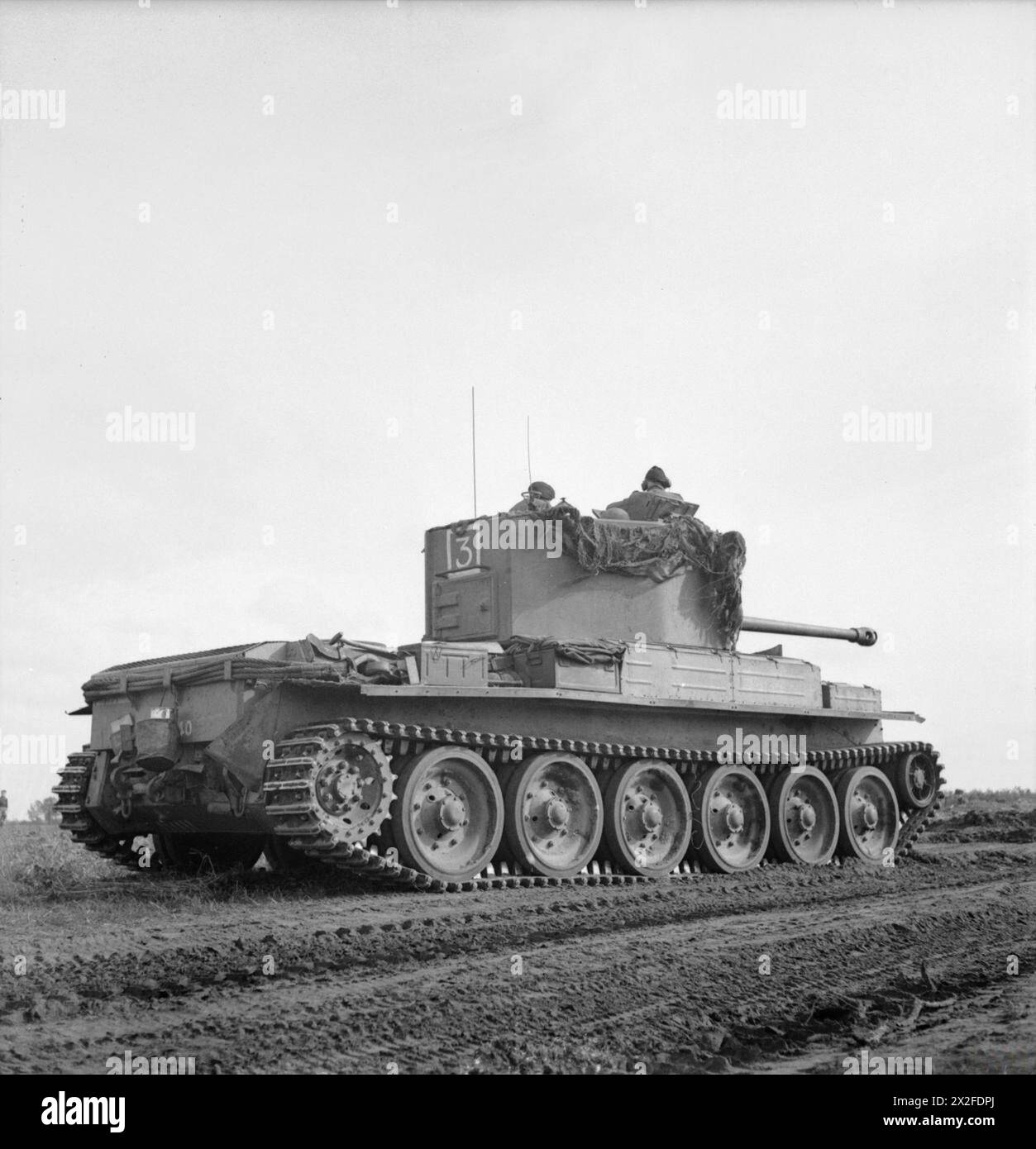 Un carro armato Challenger del 15/19th Hussars, 11th Armoured Division, è schierato in Olanda il 17 ottobre 1944, illustrando le operazioni corazzate britanniche durante le campagne dell'Europa nordoccidentale. Foto Stock