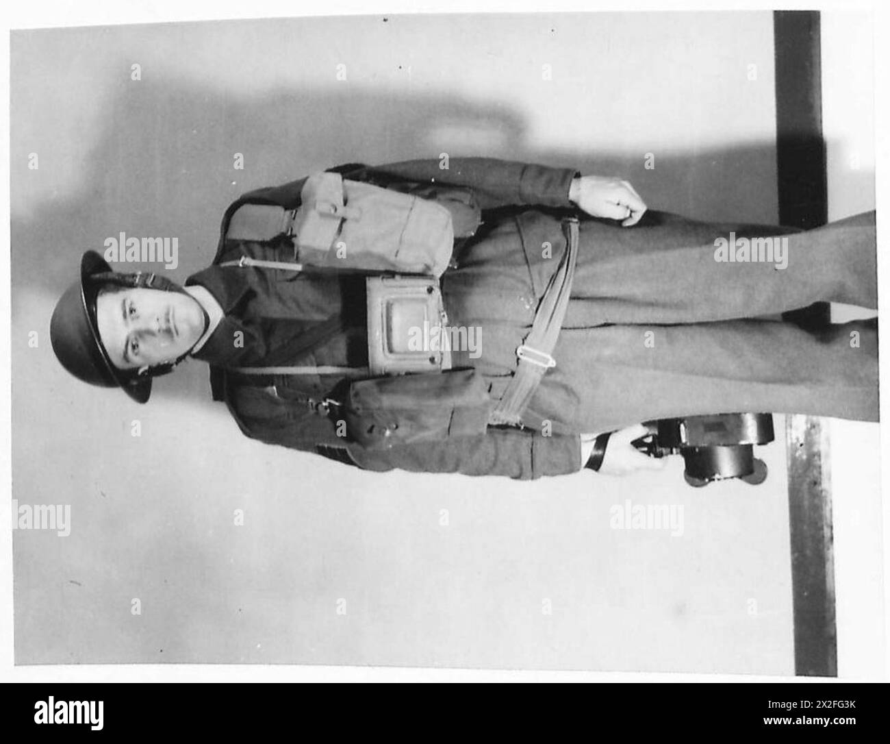 Negativo fotografico scattato dal sergente cameraman P. Bryan dell'esercito britannico, che documenta le attività militari e il personale. Foto Stock