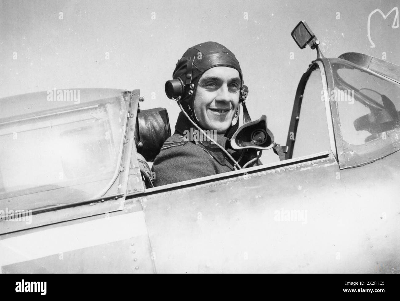 Il tenente di volo Zygmunt Bieńkowski del No. 303 Polish Fighter Squadron pilota uno Spitfire presso la RAF Kirton a Lindsey nel 1942, parte della forza aerea polacca di stanza in Gran Bretagna nel 1940-1947. Foto Stock