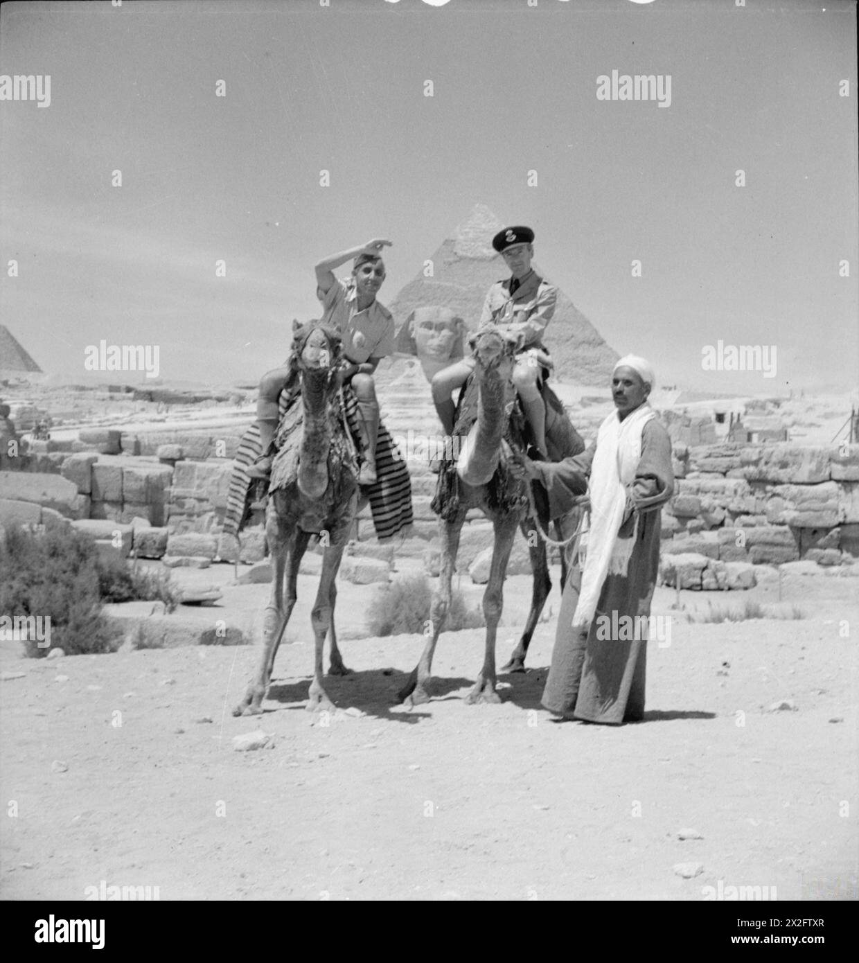 Cecil Beaton fotografò paesaggi, persone e vita quotidiana in Medio Oriente tra febbraio e luglio 1942 durante la seconda guerra mondiale Foto Stock Cecil Beaton fotografò paesaggi, persone e vita quotidiana in Medio Oriente tra febbraio e luglio 1942 durante la seconda guerra mondiale Foto Stock