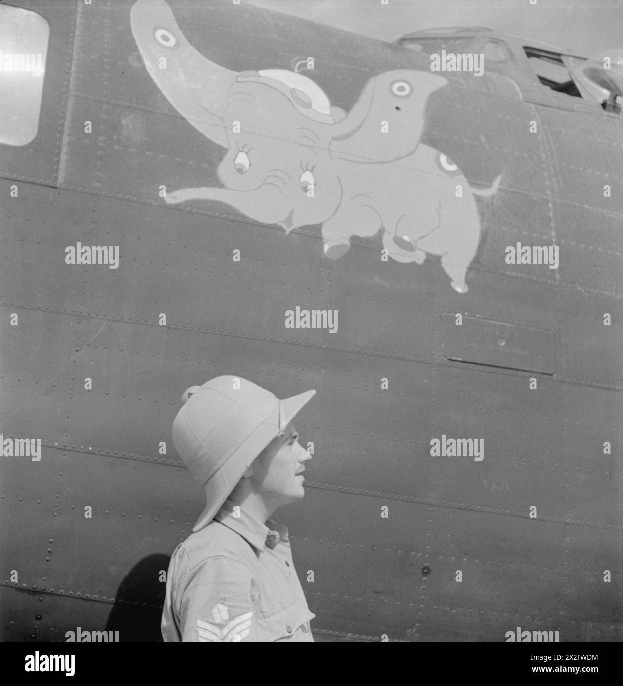 Cecil Beaton registrò la vita quotidiana, i paesaggi e le persone in Medio Oriente da febbraio a luglio 1942 durante la seconda guerra mondiale Foto Stock Cecil Beaton registrò la vita quotidiana, i paesaggi e le persone in Medio Oriente da febbraio a luglio 1942 durante la seconda guerra mondiale Foto Stock